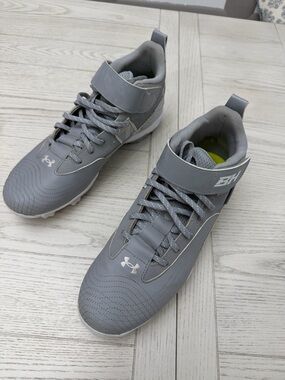 Under Armour Gray Sport Cleats with Ankle Strap